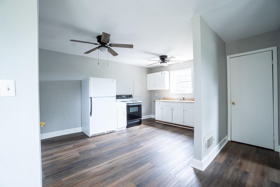 Photo #9: 812 Sherwood Drive