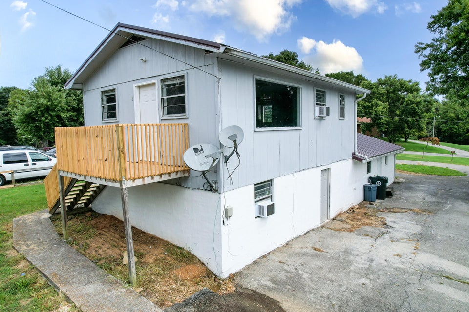 Photo #30: 812 Sherwood Drive