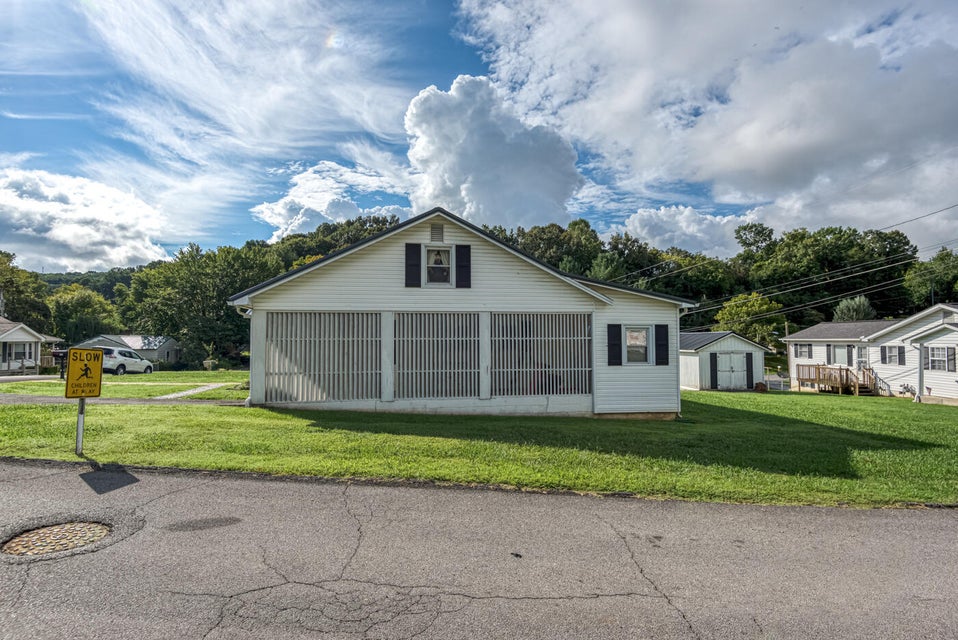Photo #5: 822 Pine Ridge Road