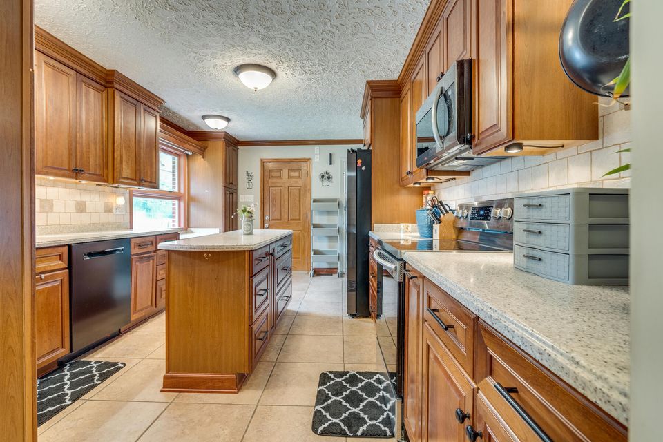 Photo #11: 587 Dogwood Drive