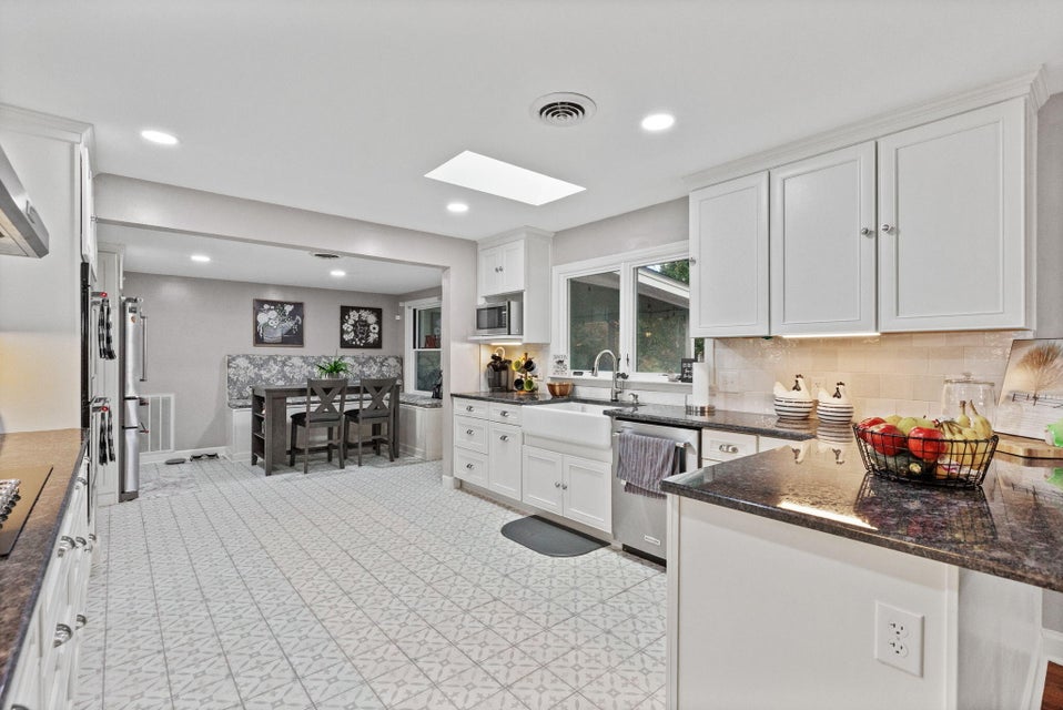 Photo #10: 207 Maple Tree Drive