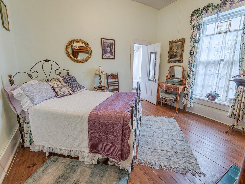 Photo #27: 102-104 Doughty Avenue