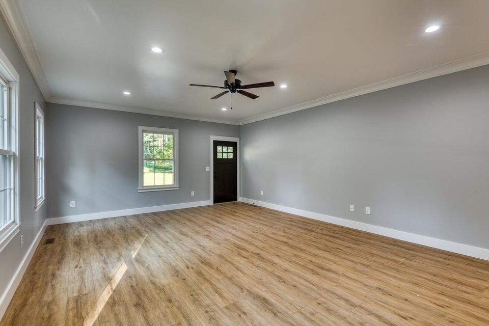 Photo #8: 802 Turnpike Court