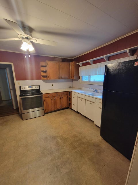 Photo #7: 223 Craig Street