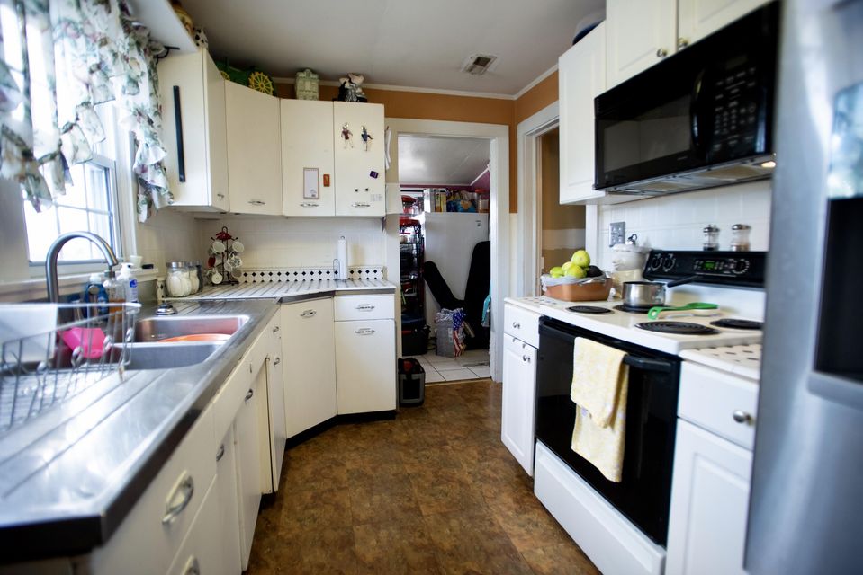 Photo #7: 424 Bay Street