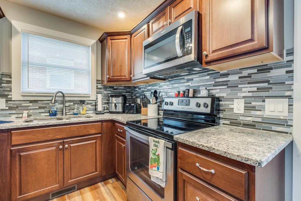 Photo #9: 513 Bellvue Avenue