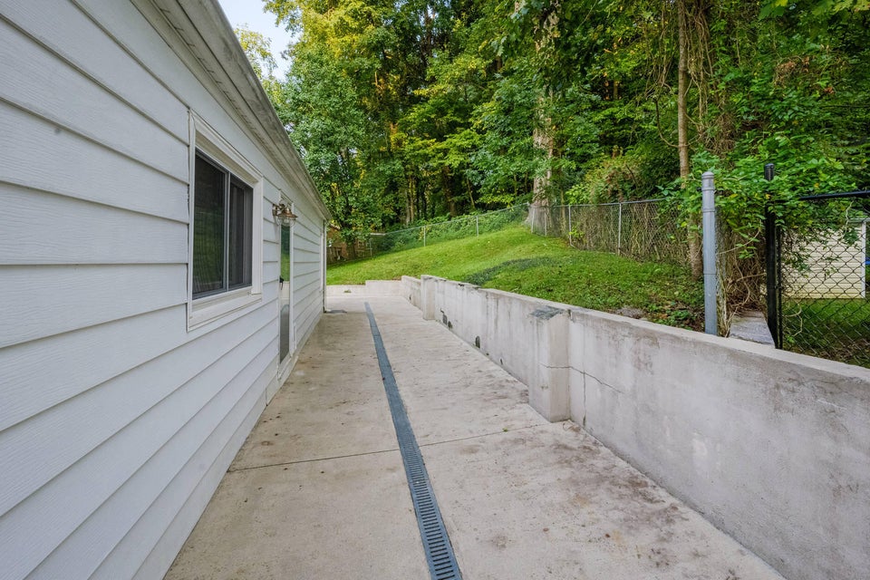 Photo #22: 900 Oakwood Street