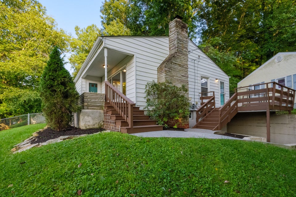 Photo #33: 900 Oakwood Street