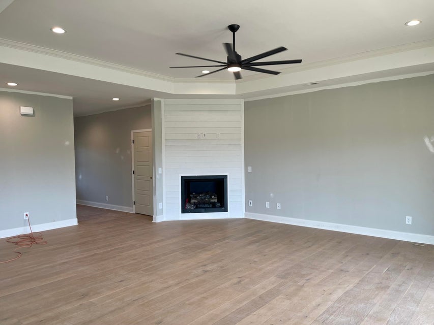 Photo #3: 465 Boulder Court