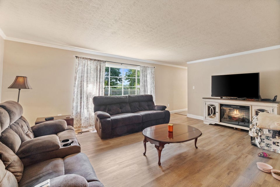 Photo #3: 415 Robin Road