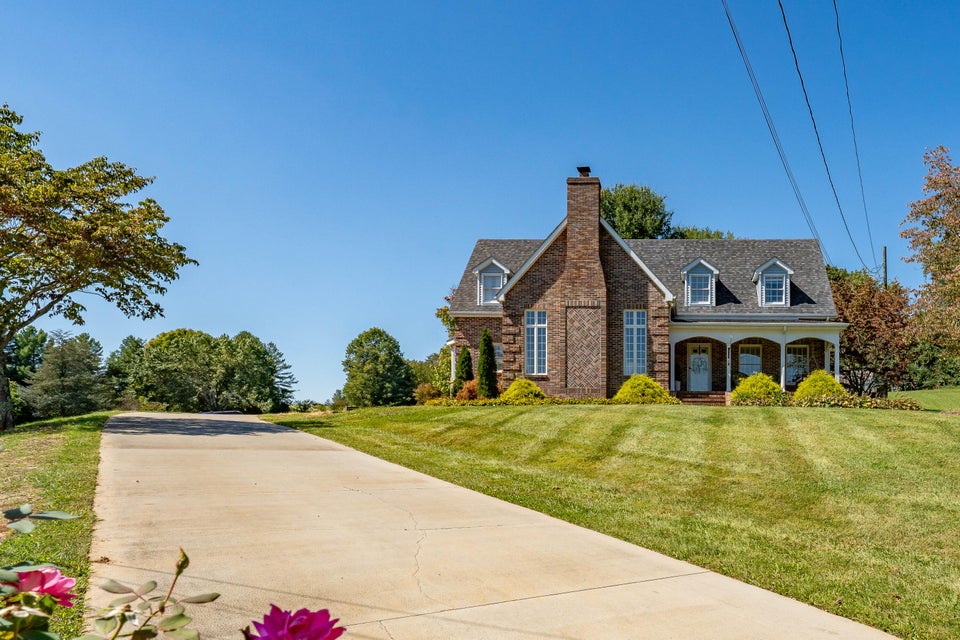 Photo #4: 1501 Willowbrook Drive