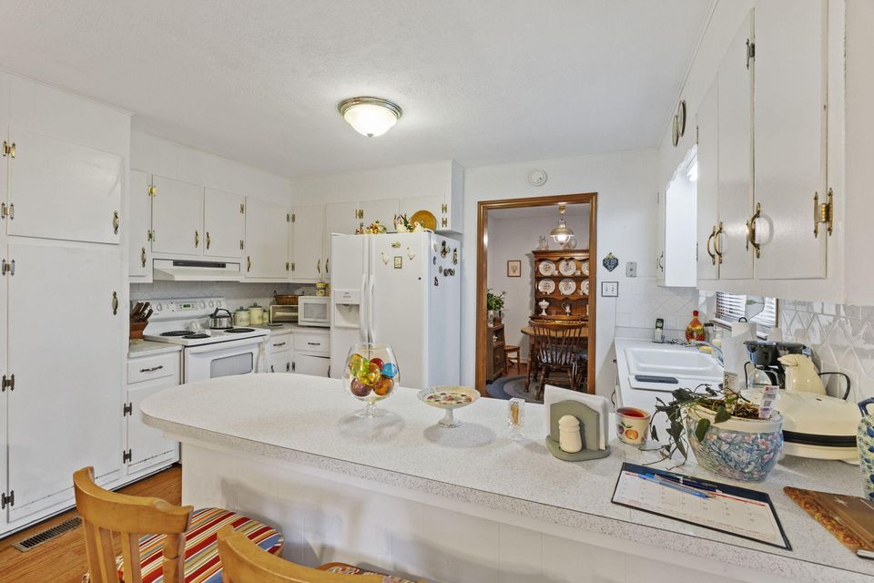 Photo #6: 126 Springhill Terrace