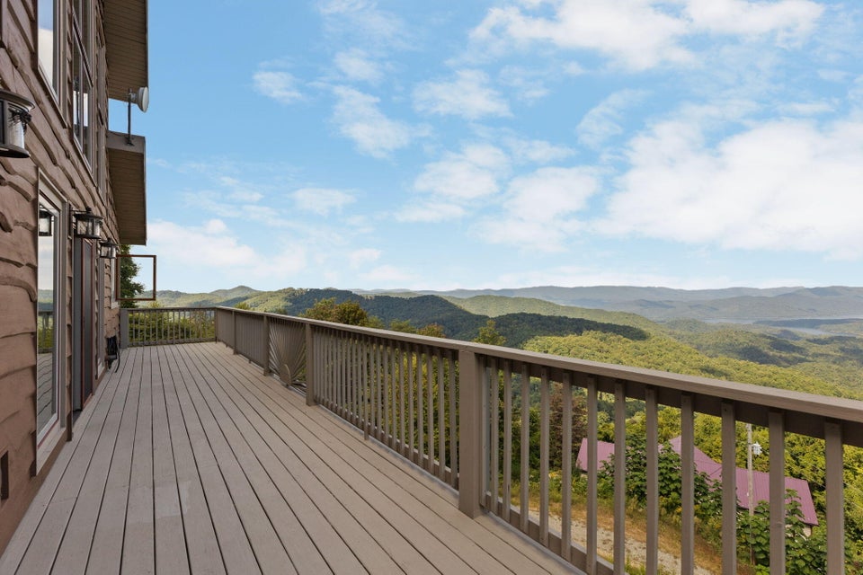 Photo #3: 808 Vista Road