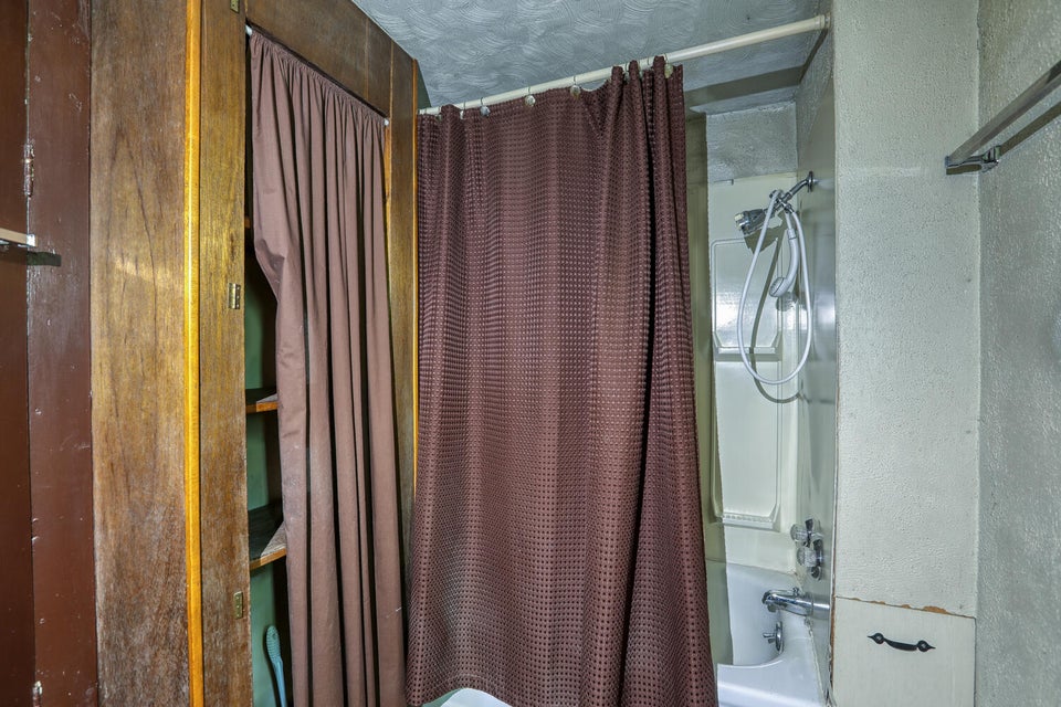 Photo #31: 109 Devault Street