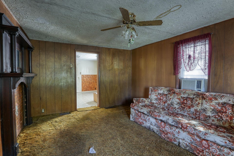 Photo #35: 109 Devault Street