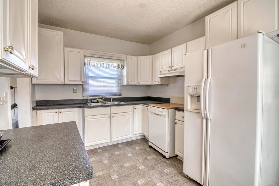 Photo #13: 2630 Brown Street