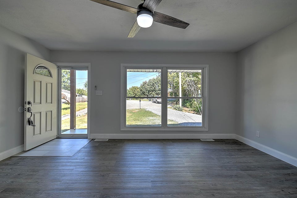 Photo #7: 1123 Woodside Drive