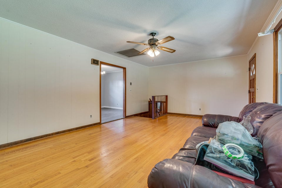 Photo #6: 604 Meadowview Drive