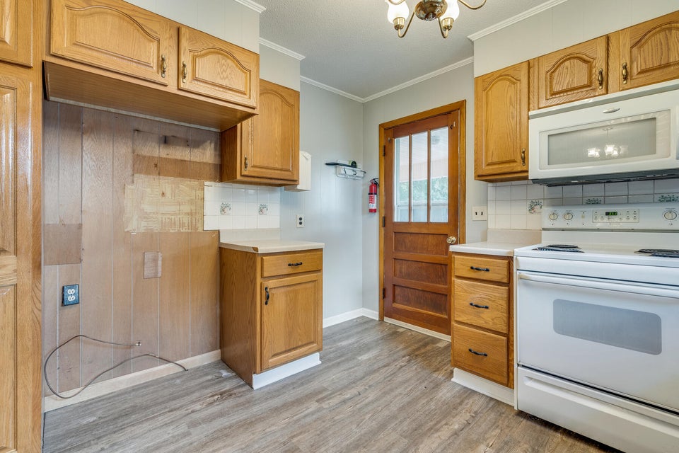 Photo #13: 604 Meadowview Drive