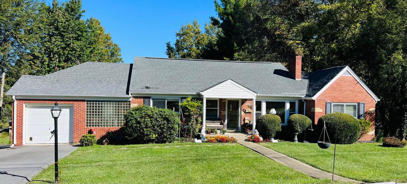 Photo #3: 211 Jefferson Drive