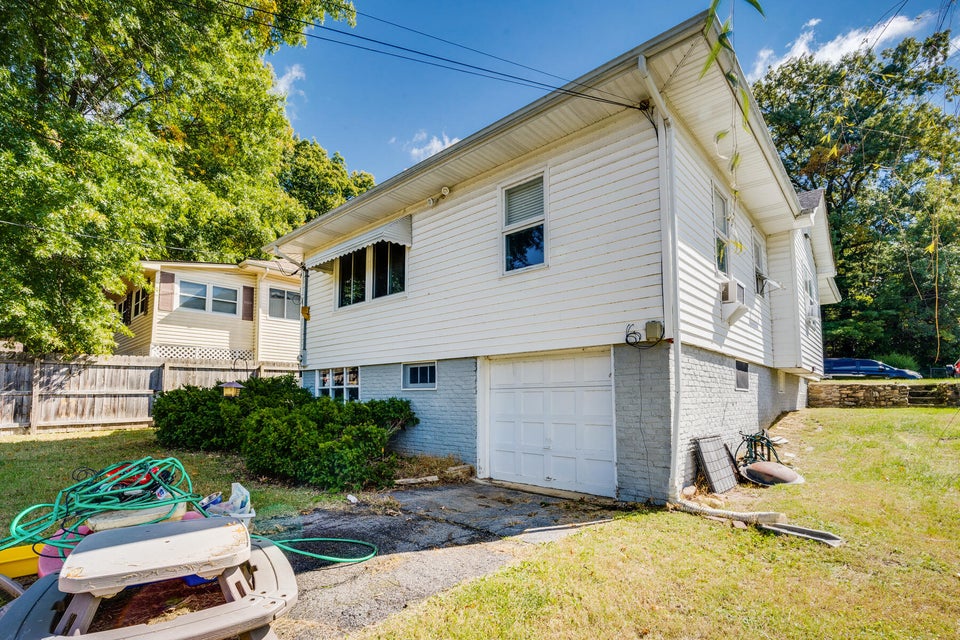 Photo #7: 741 Maple Avenue