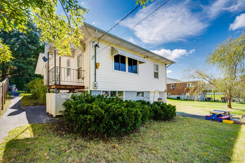 Photo #8: 741 Maple Avenue