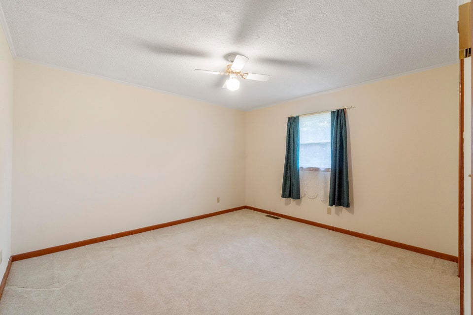 Photo #24: 918 Sylvan Circle