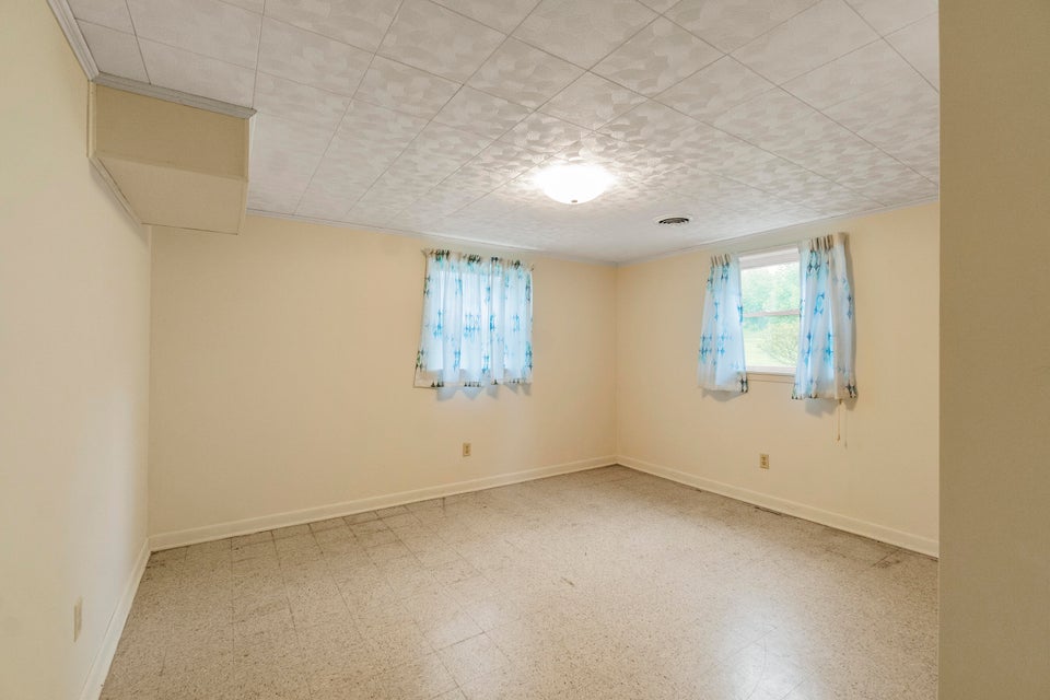 Photo #26: 918 Sylvan Circle