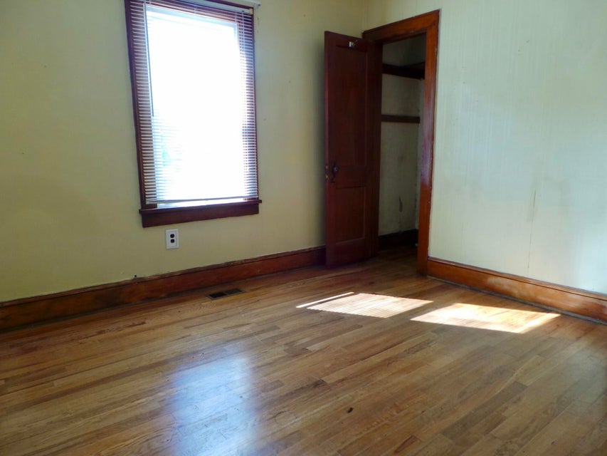Photo #32: 1504 Miller Street