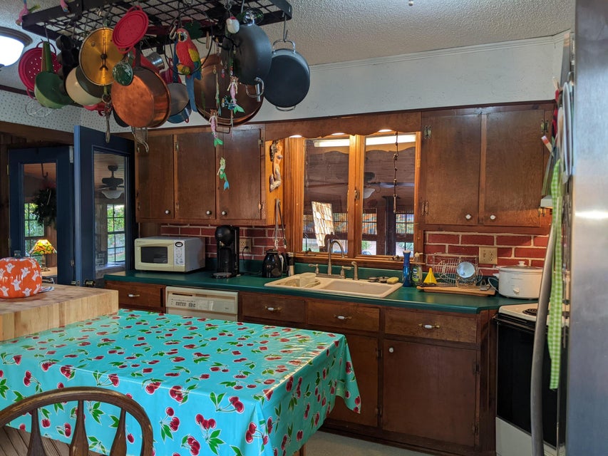 Photo #15: 936 Meadowbrook Road