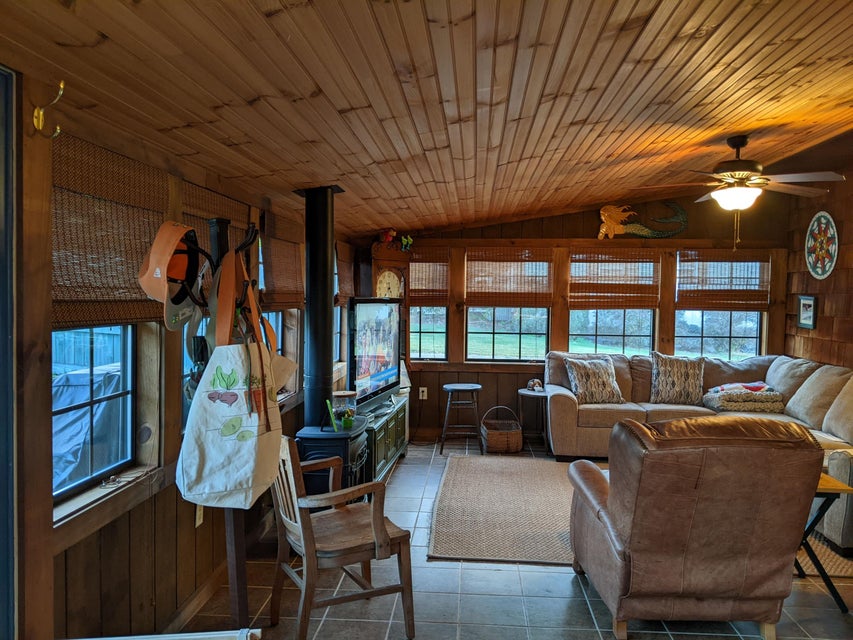 Photo #29: 936 Meadowbrook Road