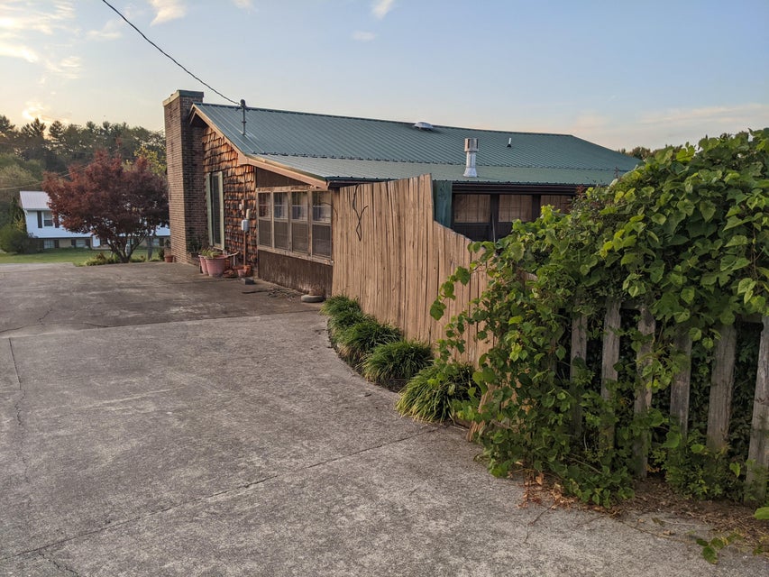 Photo #44: 936 Meadowbrook Road