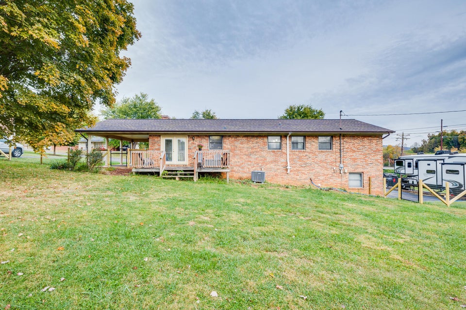Photo #39: 120 Seaver Avenue
