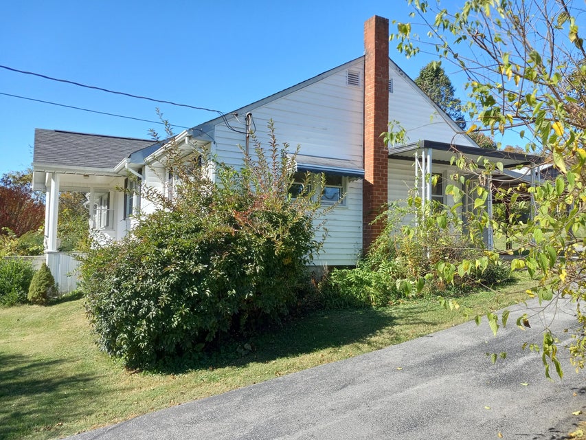 Photo #2: 1005 Island Road
