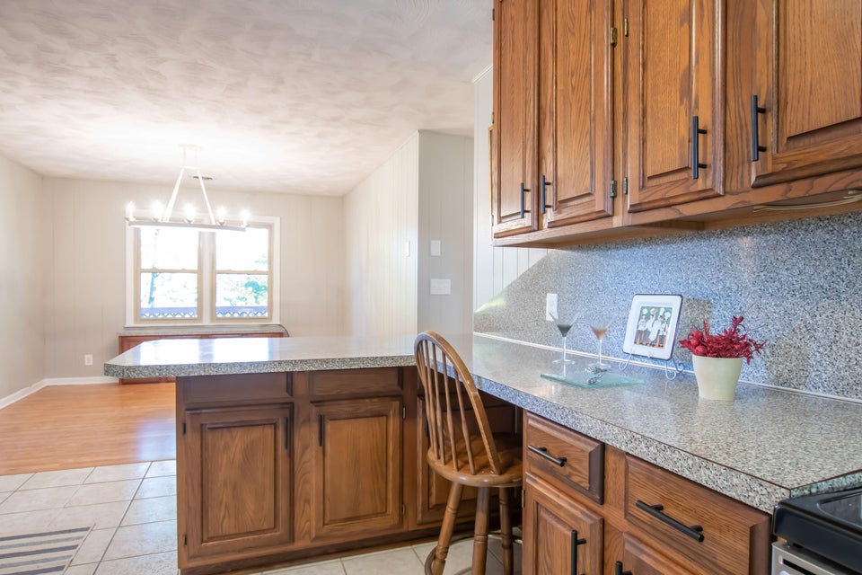 Photo #11: 714 Meadow Drive