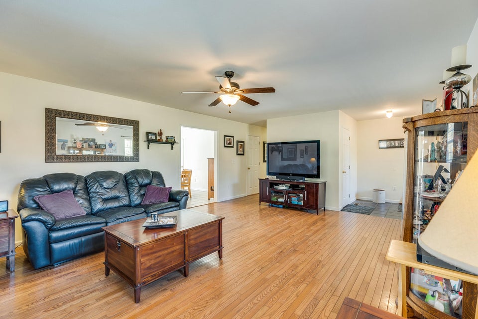 Photo #8: 610 Chestnut Ridge Road