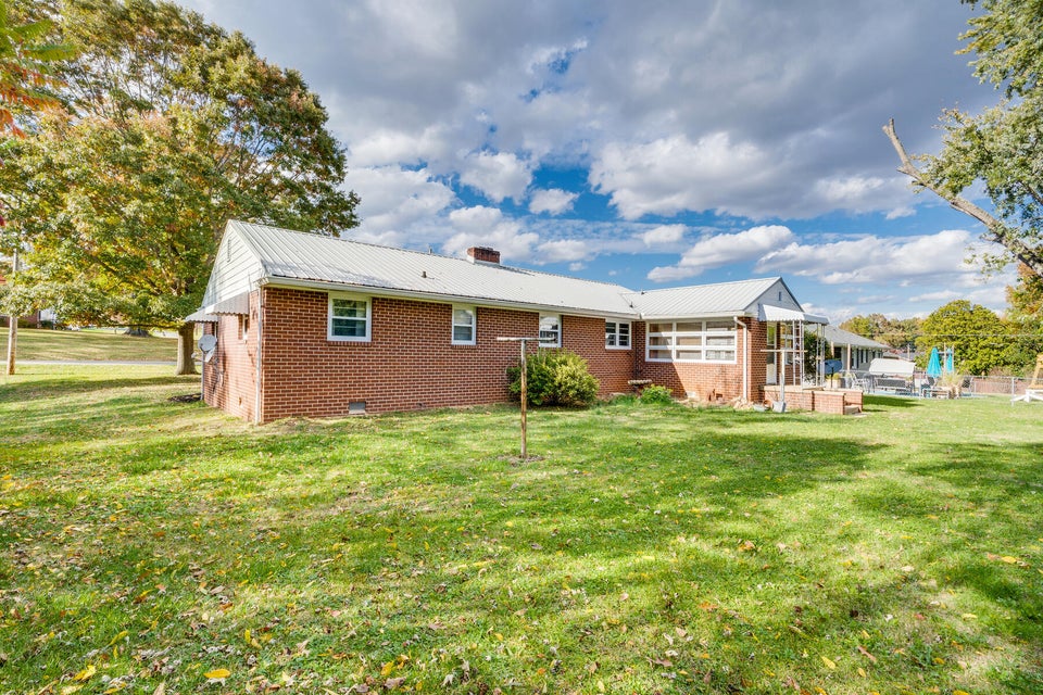 Photo #27: 409 Colonial Heights Road