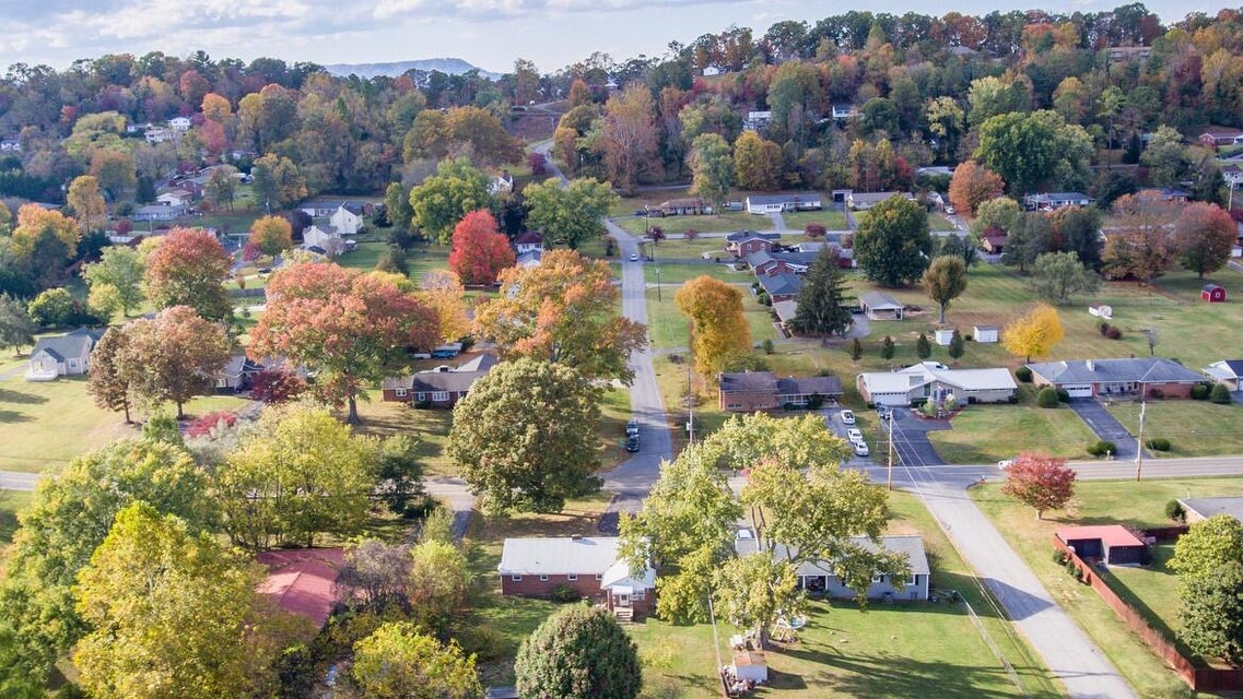 Photo #31: 409 Colonial Heights Road
