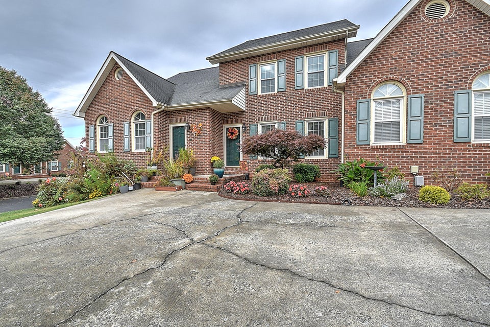Photo #4: 402 Andover Court