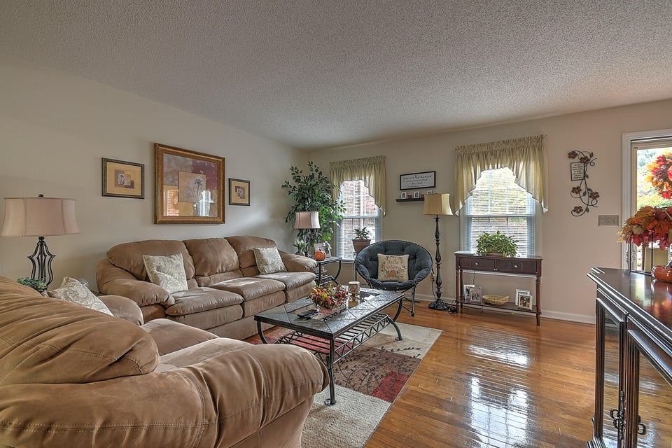 Photo #7: 402 Andover Court