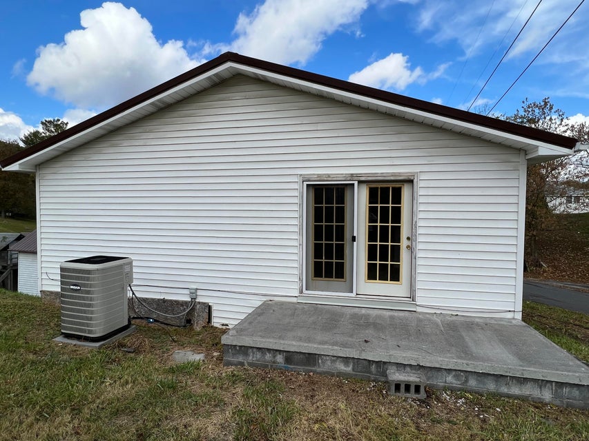 Photo #4: 705 May Avenue