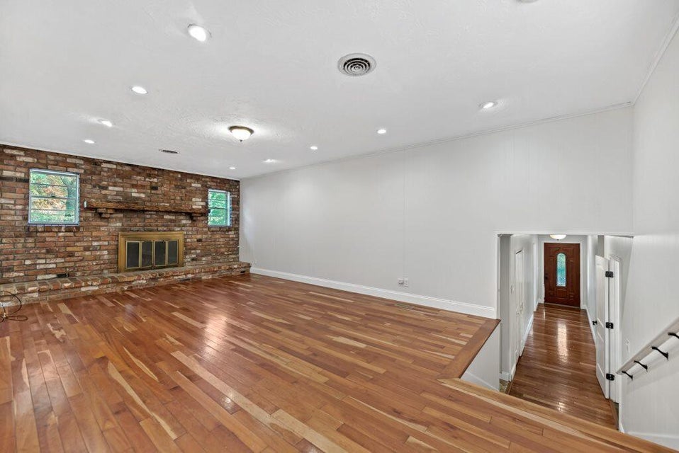 Photo #11: 7511 Primrose Circle