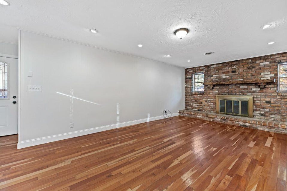 Photo #12: 7511 Primrose Circle