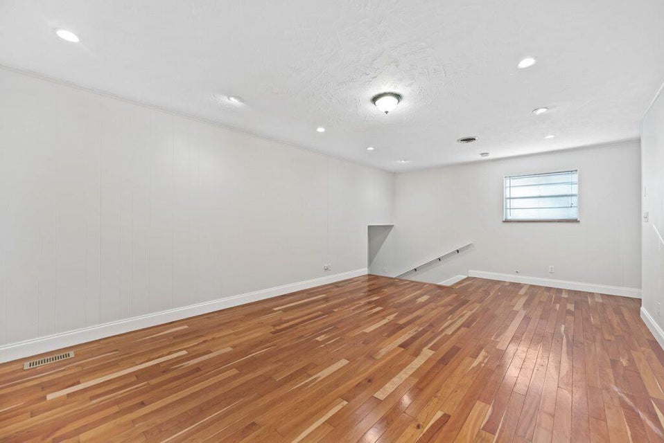 Photo #13: 7511 Primrose Circle