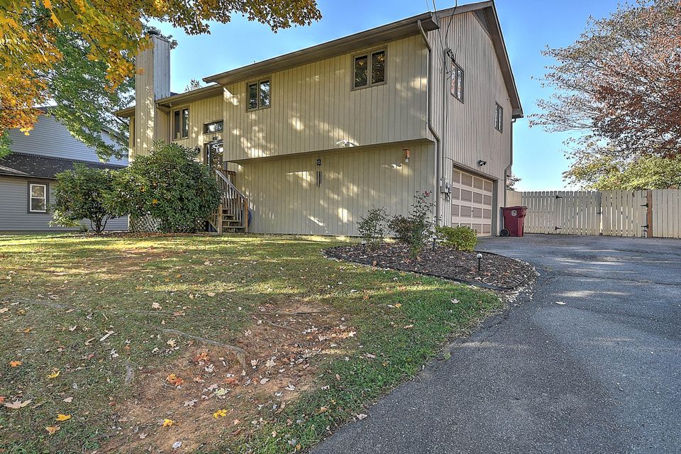 Photo #3: 4111 Bradford Lane