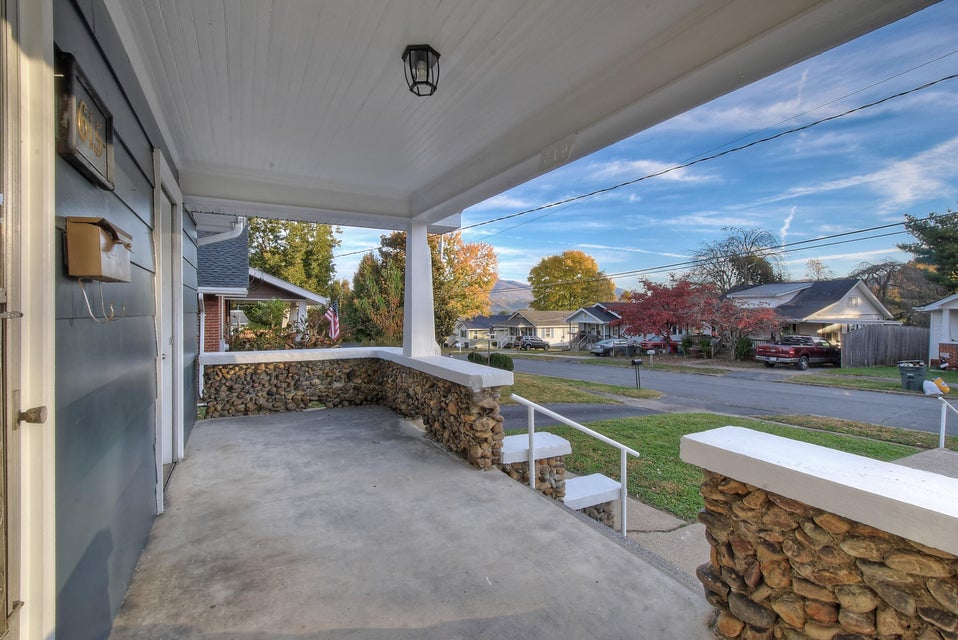 Photo #8: 615 Lynn Avenue