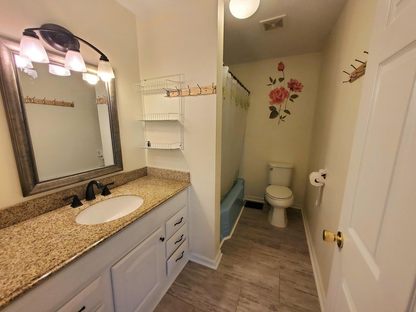 Photo #17: 804 Mosby Street