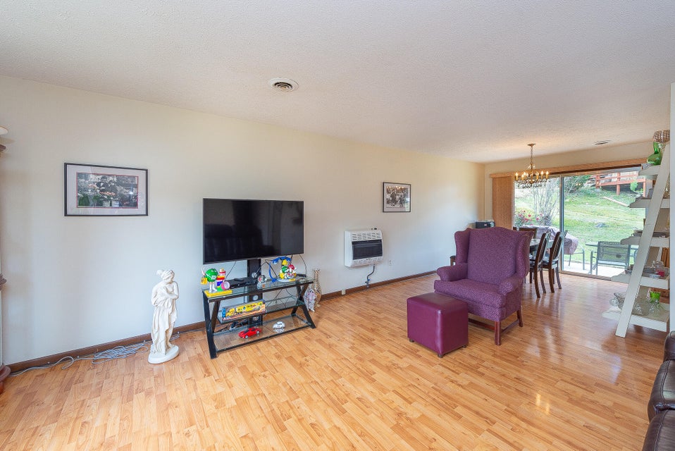 Photo #11: 512 Lynnwood Avenue