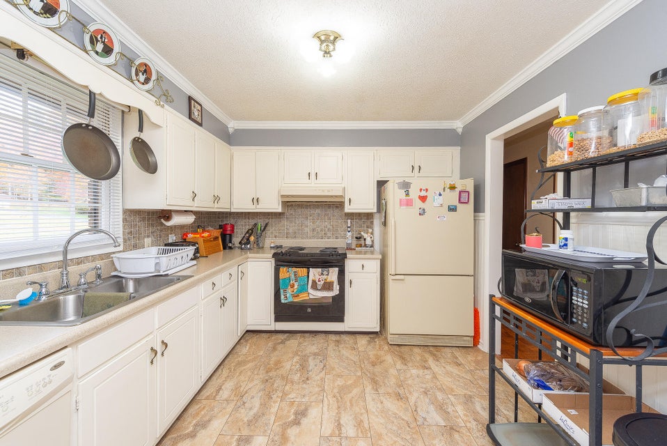 Photo #15: 512 Lynnwood Avenue