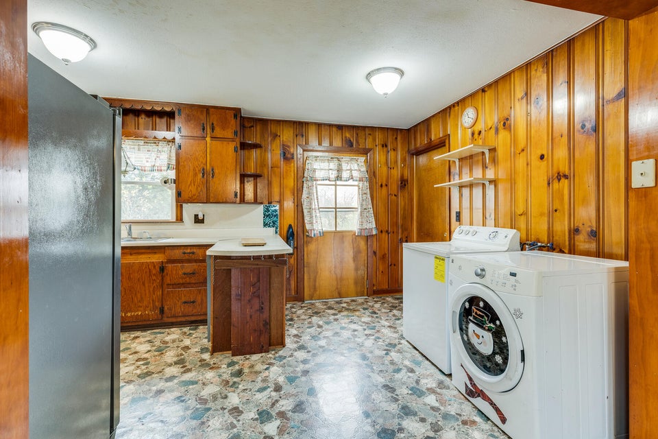 Photo #10: 114 Woodlyn Street
